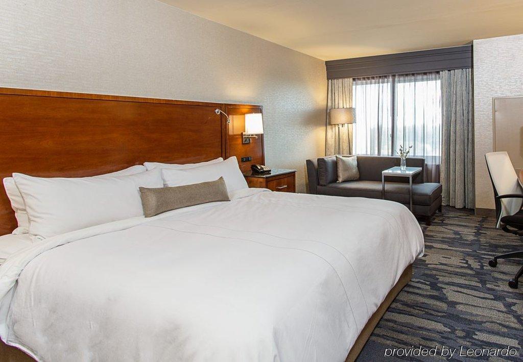 Rochester Airport Marriott Exteriör bild