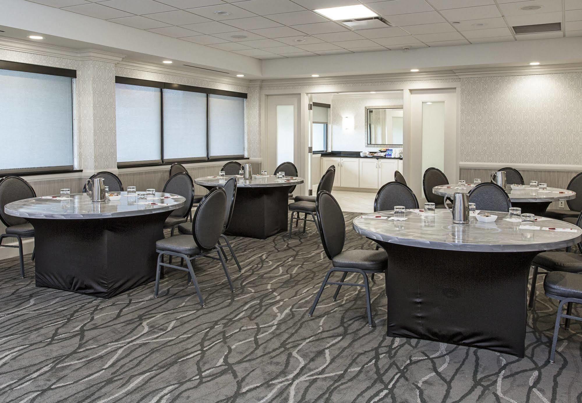 Rochester Airport Marriott Exteriör bild